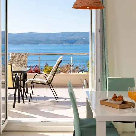 Jolara With Heated Pool Apartman